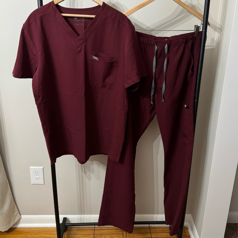 LARGE BURGUNDY FIGS SCRUBS MENS